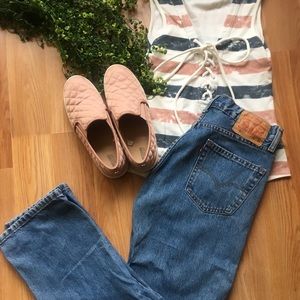 Vintage Levi’s 505 mom jeans 💙